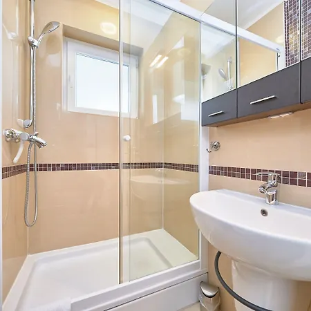 Andrea Apartment Split